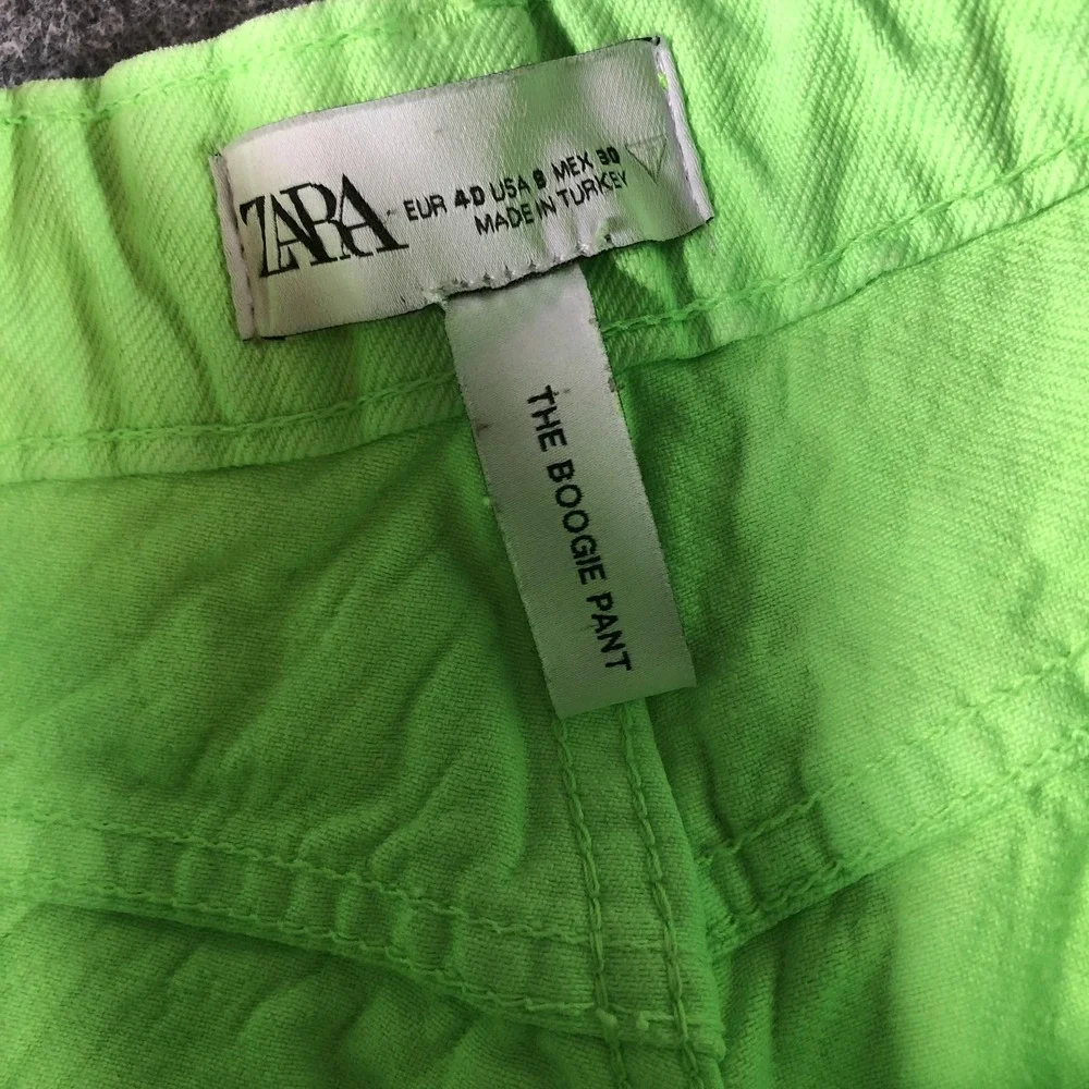 Zara Women's 8 Neon Green The Boogie Pant High Rise Wide Leg Jeans - Picture 2 of 10